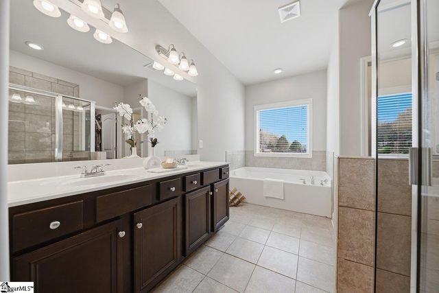 536 W Saddletree Drive, Reidville, SC 29388