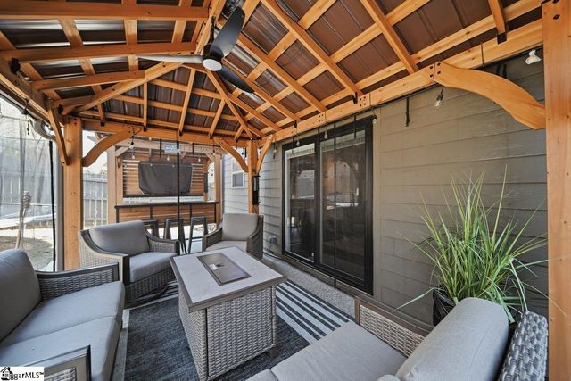 536 W Saddletree Drive, Reidville, SC 29388