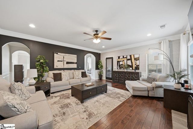 536 W Saddletree Drive, Reidville, SC 29388