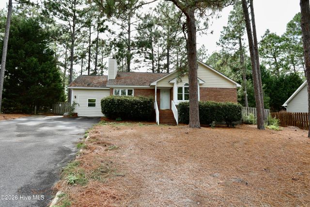 100 Sawmill Road E, Pinehurst, NC 28374