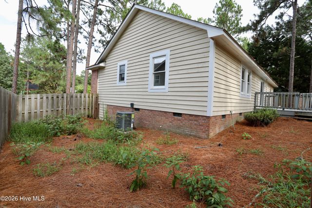 100 Sawmill Road E, Pinehurst, NC 28374