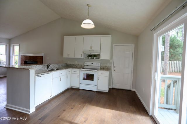 100 Sawmill Road E, Pinehurst, NC 28374