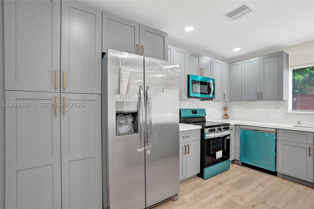8741 SW 10th St, Pembroke Pines, FL 33025