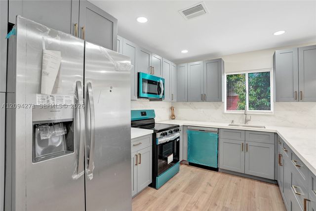 8741 SW 10th St, Pembroke Pines, FL 33025