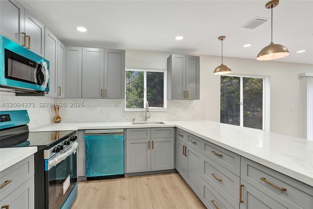 8741 SW 10th St, Pembroke Pines, FL 33025