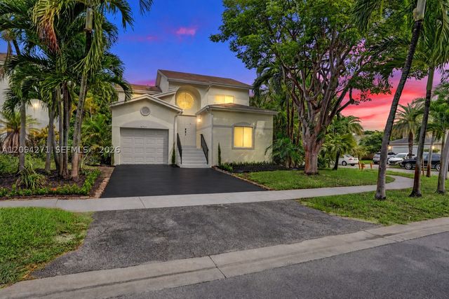 8741 SW 10th St, Pembroke Pines, FL 33025
