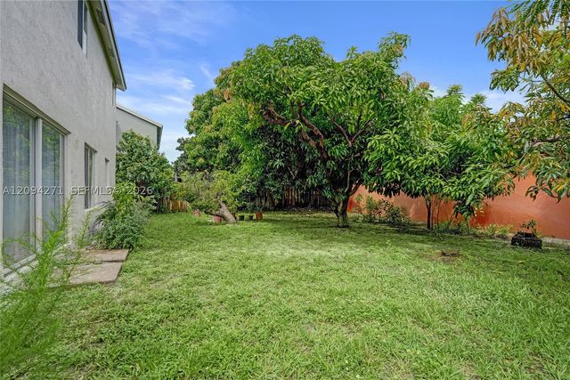 8741 SW 10th St, Pembroke Pines, FL 33025