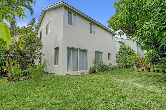 8741 SW 10th St, Pembroke Pines, FL 33025
