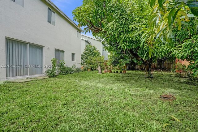 8741 SW 10th St, Pembroke Pines, FL 33025