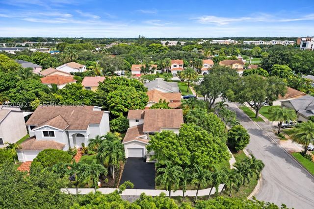 8741 SW 10th St, Pembroke Pines, FL 33025
