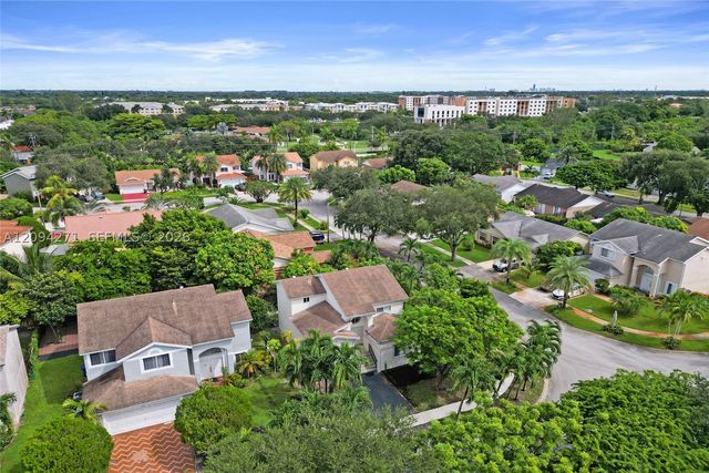 8741 SW 10th St, Pembroke Pines, FL 33025