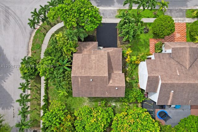 8741 SW 10th St, Pembroke Pines, FL 33025