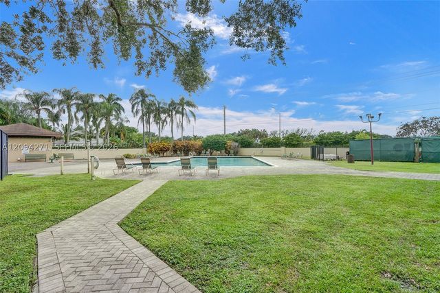 8741 SW 10th St, Pembroke Pines, FL 33025