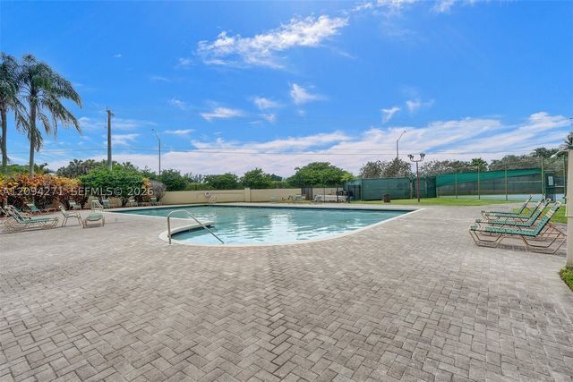 8741 SW 10th St, Pembroke Pines, FL 33025