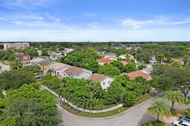 8741 SW 10th St, Pembroke Pines, FL 33025