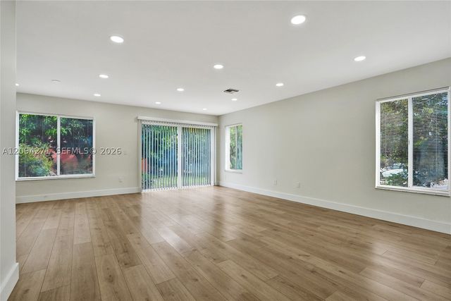 8741 SW 10th St, Pembroke Pines, FL 33025