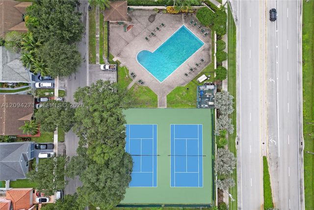 8741 SW 10th St, Pembroke Pines, FL 33025