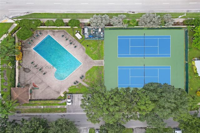 8741 SW 10th St, Pembroke Pines, FL 33025