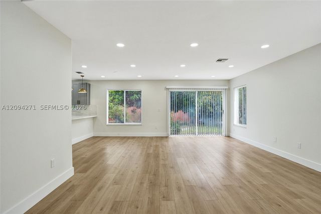 8741 SW 10th St, Pembroke Pines, FL 33025