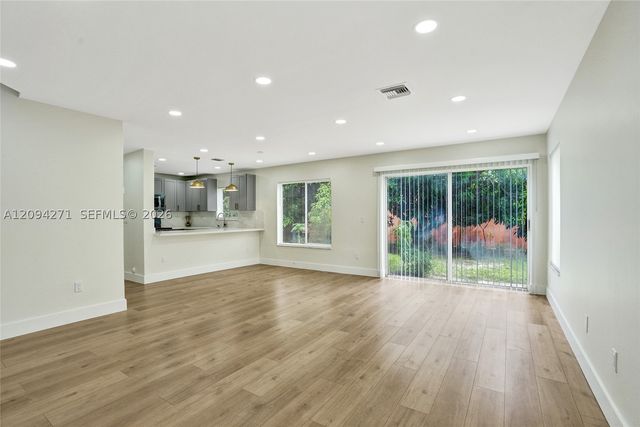 8741 SW 10th St, Pembroke Pines, FL 33025