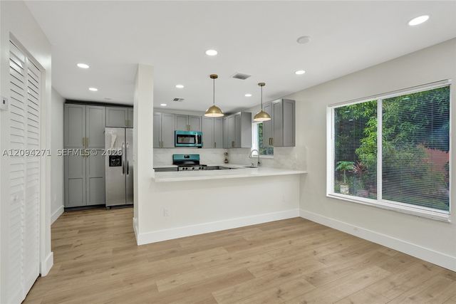 8741 SW 10th St, Pembroke Pines, FL 33025