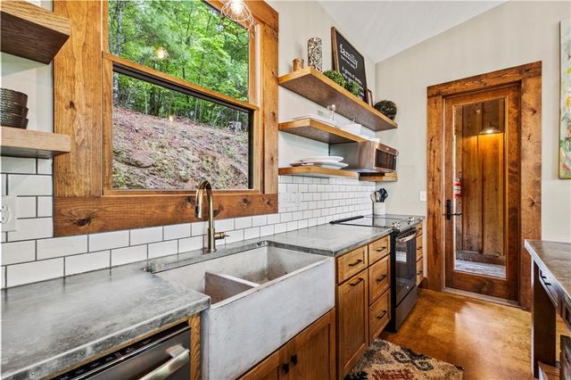 2745 Galloway Road, Blue Ridge, GA 30513
