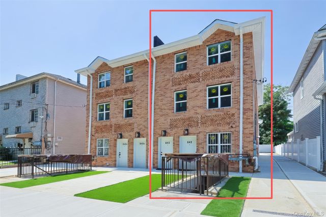 842 E 225th Street, Bronx, NY 10466