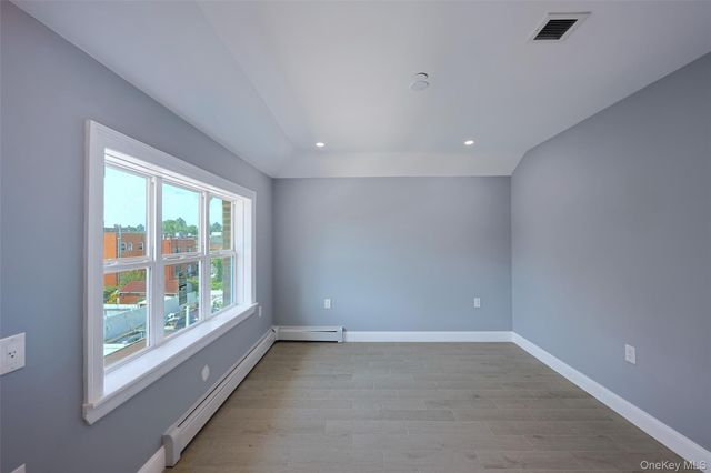 842 E 225th Street, Bronx, NY 10466