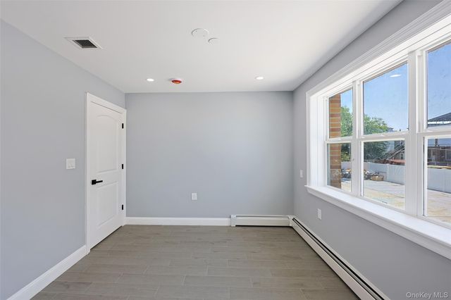 842 E 225th Street, Bronx, NY 10466