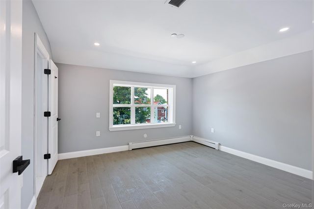 842 E 225th Street, Bronx, NY 10466
