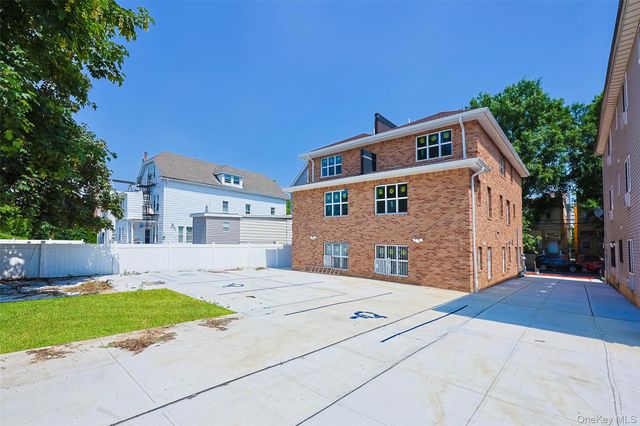 842 E 225th Street, Bronx, NY 10466