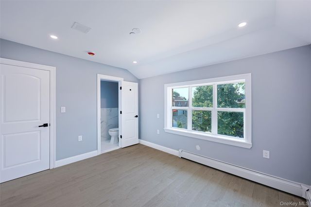 842 E 225th Street, Bronx, NY 10466