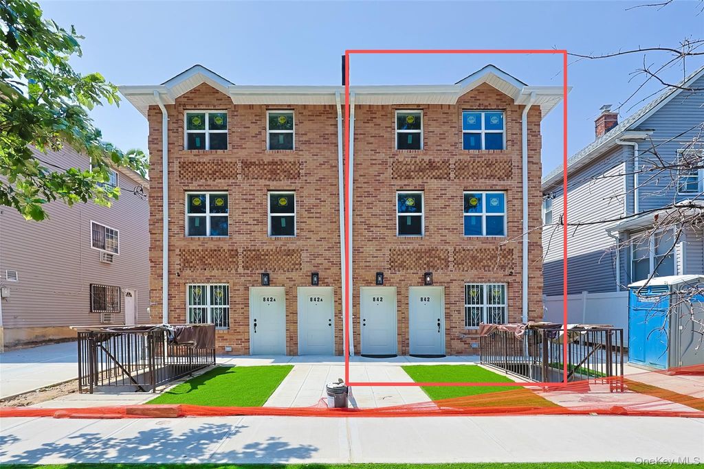 842 E 225th Street, Bronx, NY 10466