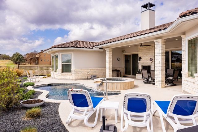 2085 Toscano Way, Kerrville, TX 78028