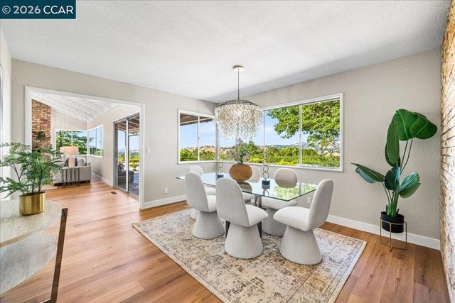 300 Oak View Ter, Danville, CA 94526