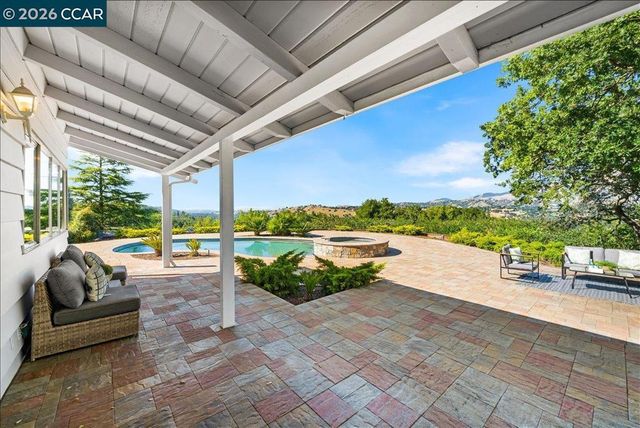300 Oak View Ter, Danville, CA 94526