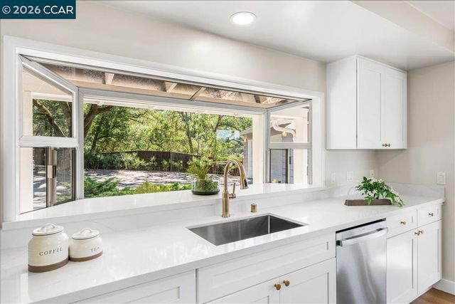 300 Oak View Ter, Danville, CA 94526