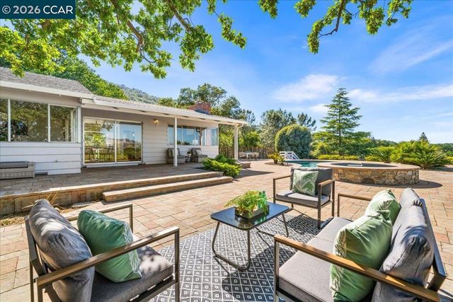 300 Oak View Ter, Danville, CA 94526