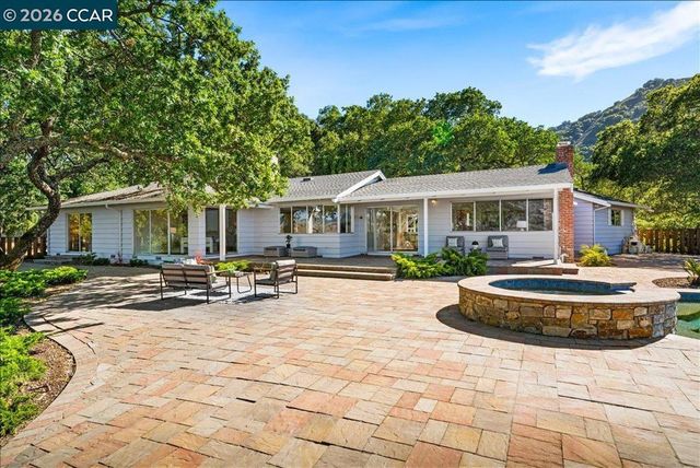 300 Oak View Ter, Danville, CA 94526