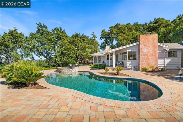 300 Oak View Ter, Danville, CA 94526