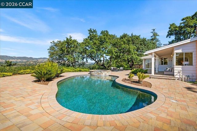 300 Oak View Ter, Danville, CA 94526