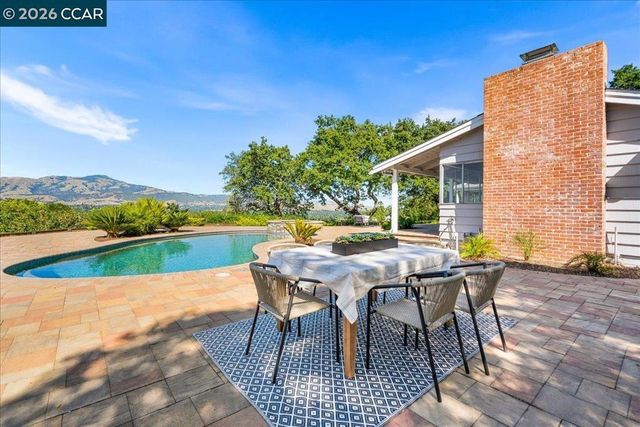 300 Oak View Ter, Danville, CA 94526