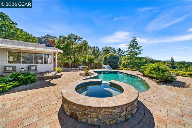 300 Oak View Ter, Danville, CA 94526