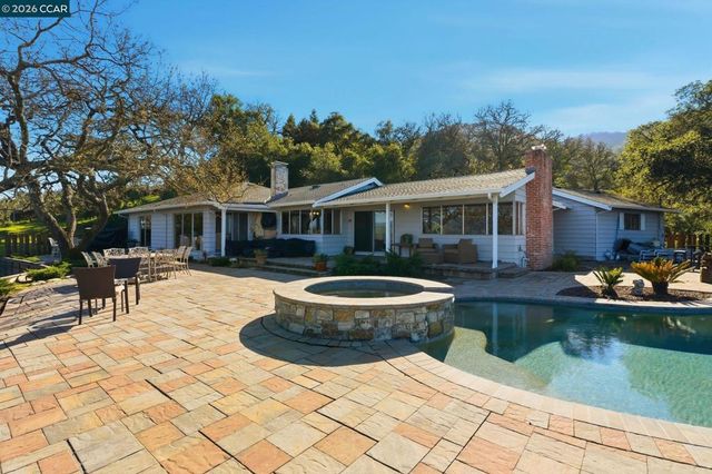 300 Oak View Ter, Danville, CA 94526