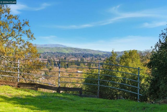 300 Oak View Ter, Danville, CA 94526