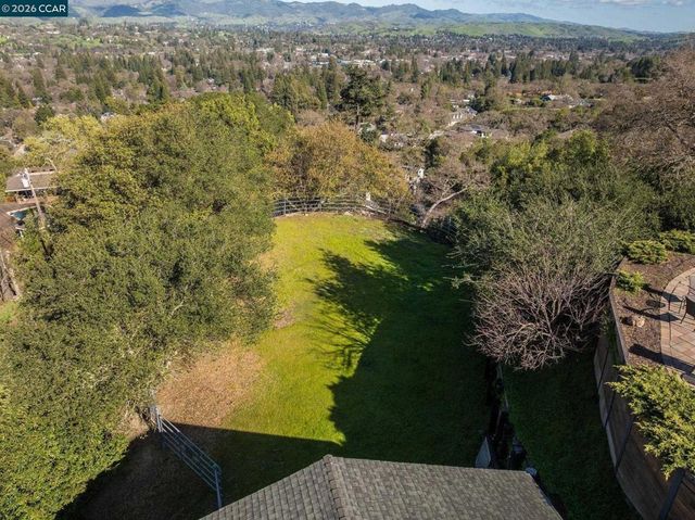 300 Oak View Ter, Danville, CA 94526