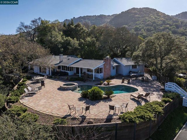 300 Oak View Ter, Danville, CA 94526