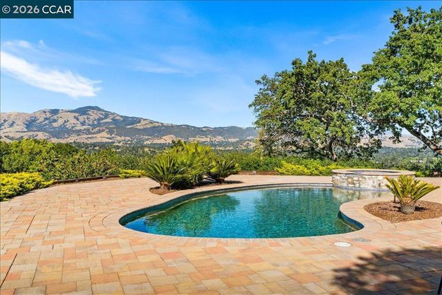 300 Oak View Ter, Danville, CA 94526
