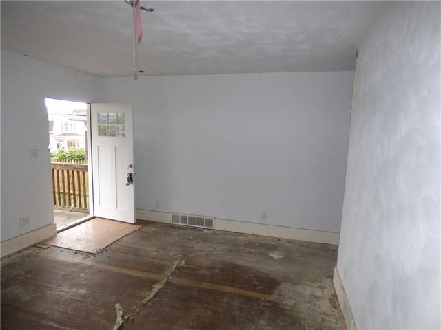 1021 Rue Grande Vue St, Elliott, PA 15220