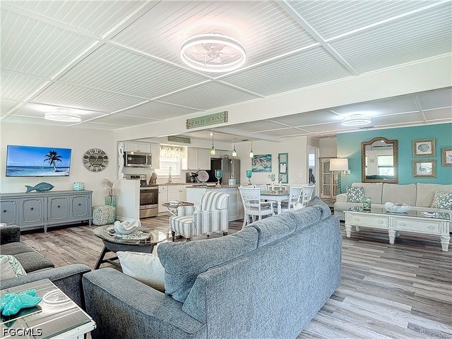 170 Pearl ST, Fort Myers Beach, FL 33931